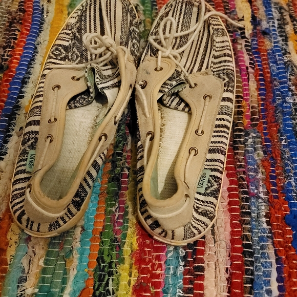 Vans - Picture 2 of 2